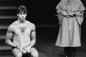 FLÁVIA, CABEÇA, TRONCO E MEMBROS