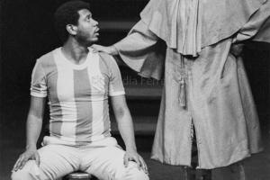 FLÁVIA, CABEÇA, TRONCO E MEMBROS