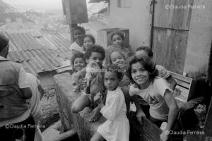 Crianças no Morro Dona Marta 