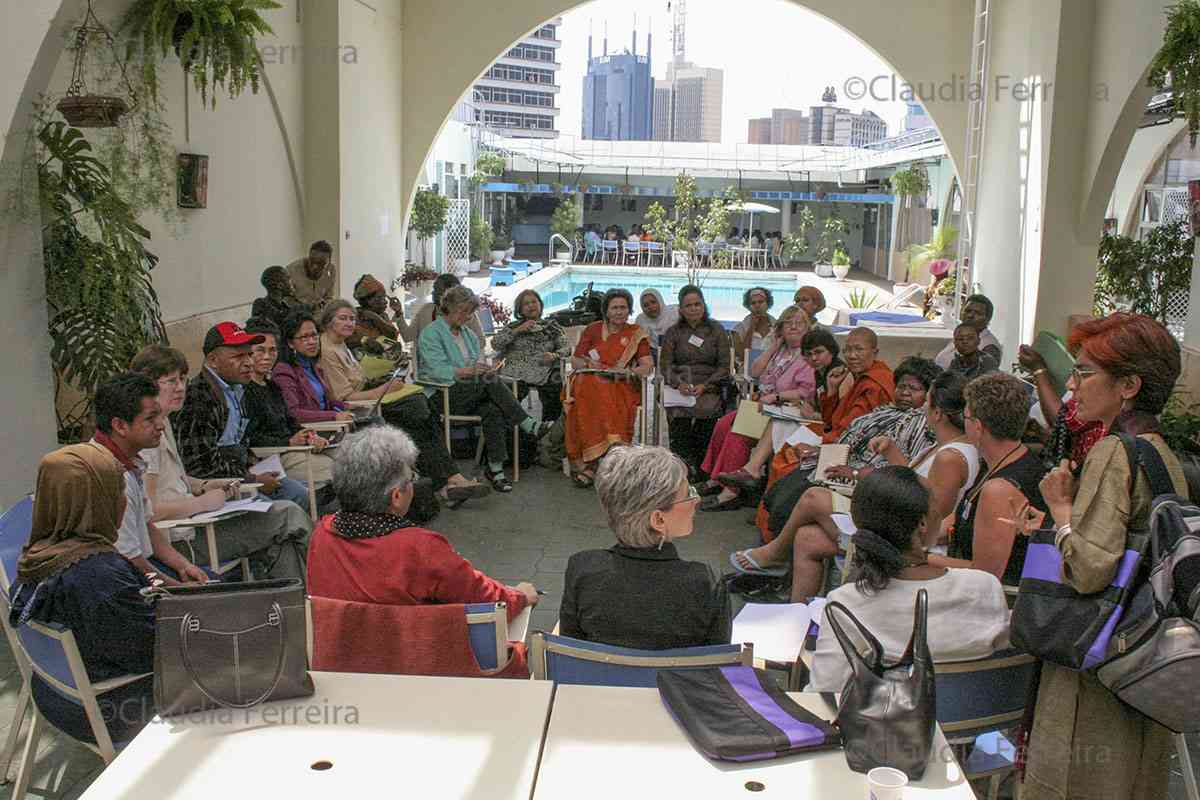 DIÁLOGOS FEMINISTAS