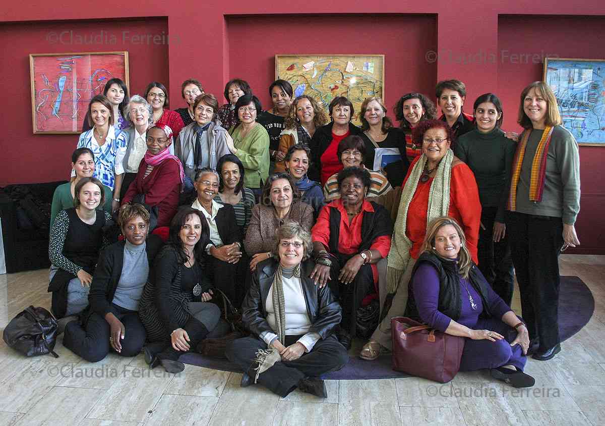 SEMINÁRIO INTERNACIONAL AS MULHERES EM MOVIMENTO PELO DIREITO À EDUCAÇÃO