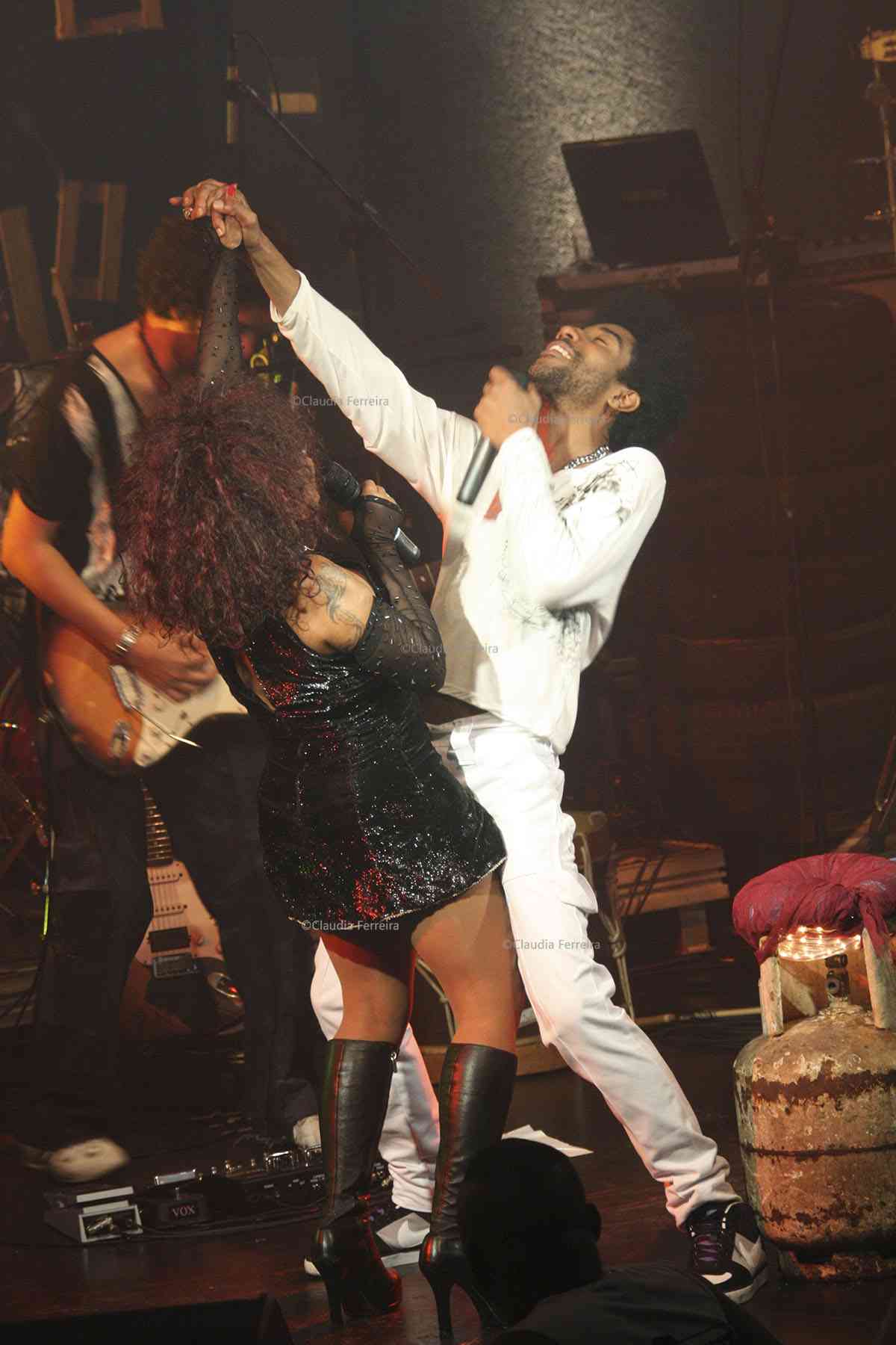 SHOW COMPULSIVOS E A PERIGOSA  - ELZA SOARES E FAROFA CARIOCA 