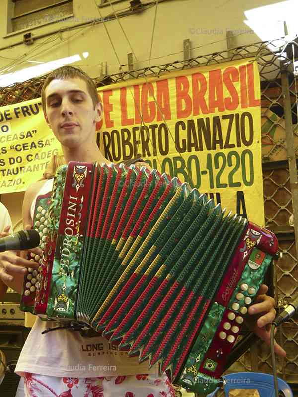 CADEG - CORNER OF CONCERTINAS