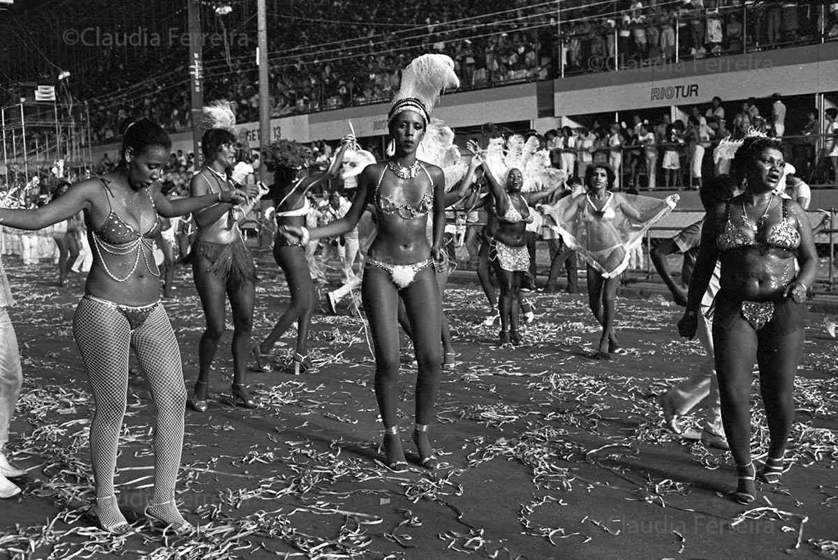 Desfile do Grêmio Recreativo Escola de Samba Unidos de São Carlos (Estácio de Sá)