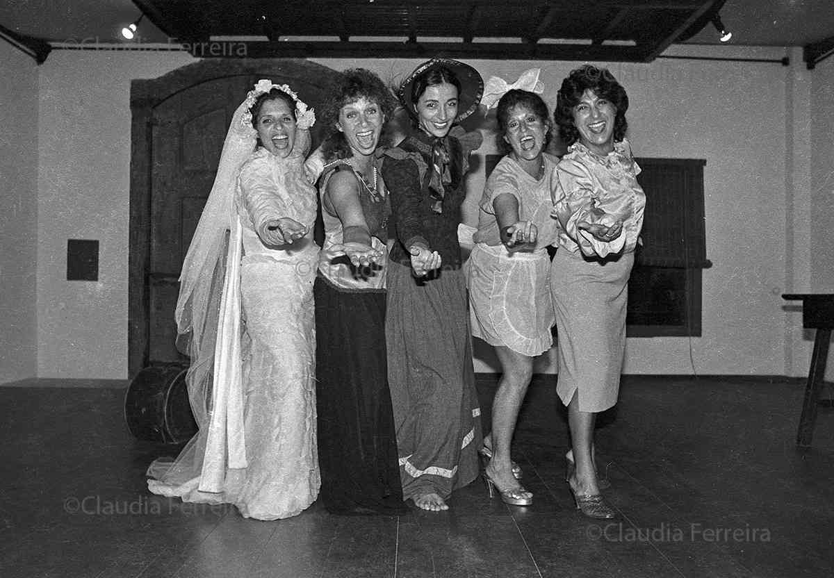 AS BRUXAS ESTÃO SOLTAS