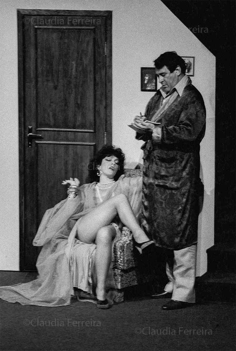 FLÁVIA, CABEÇA, TRONCO E MEMBROS