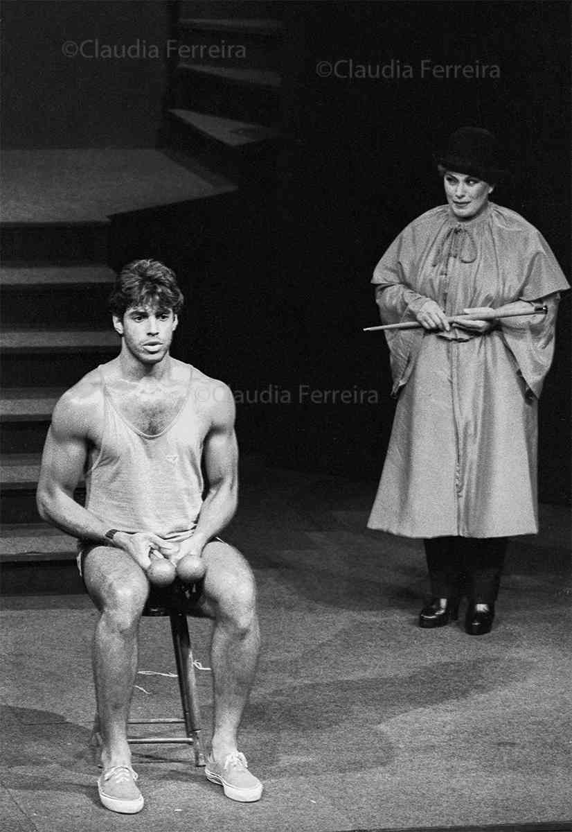 FLÁVIA, CABEÇA, TRONCO E MEMBROS