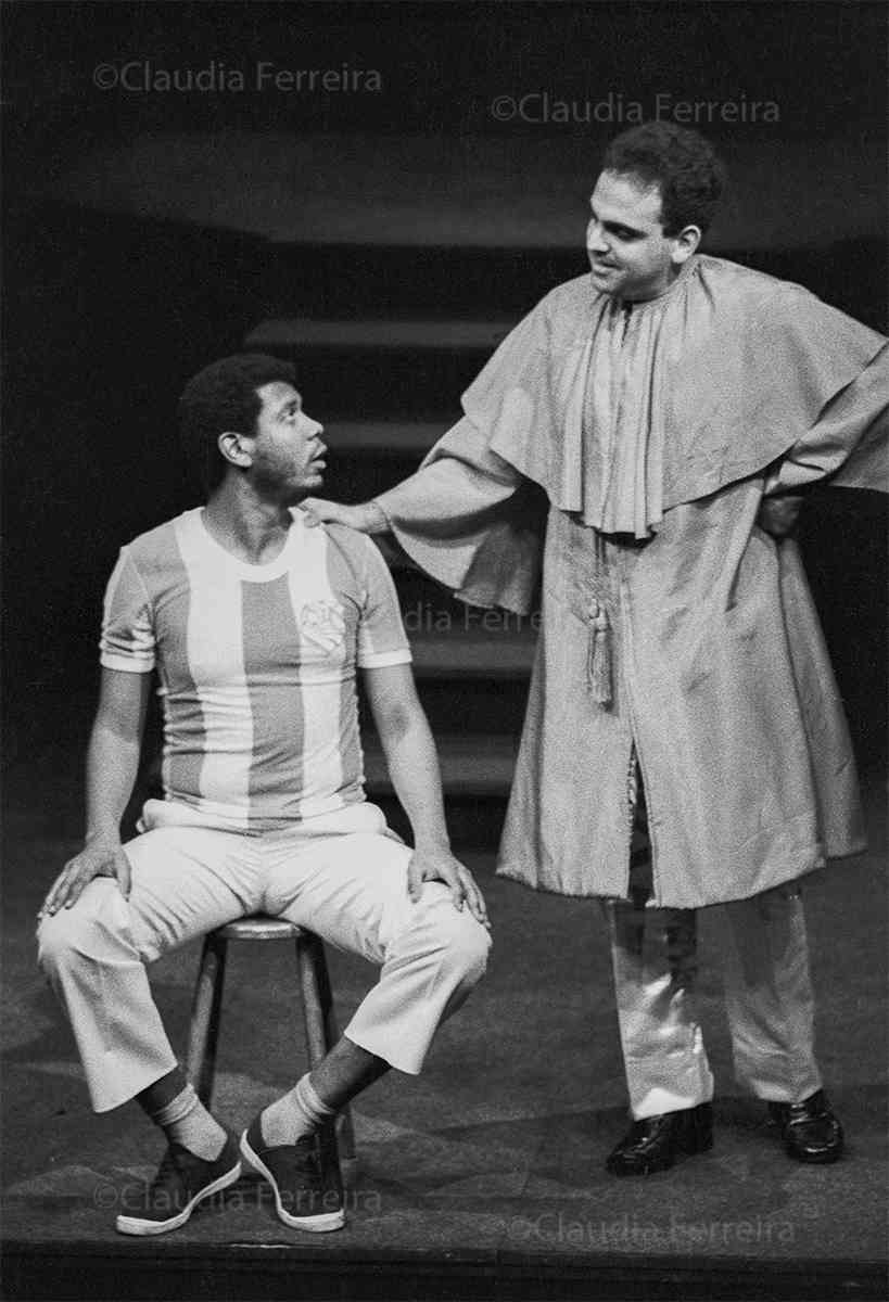 FLÁVIA, CABEÇA, TRONCO E MEMBROS