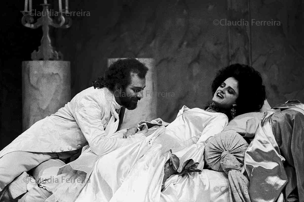 LIGAÇÕES PERIGOSAS