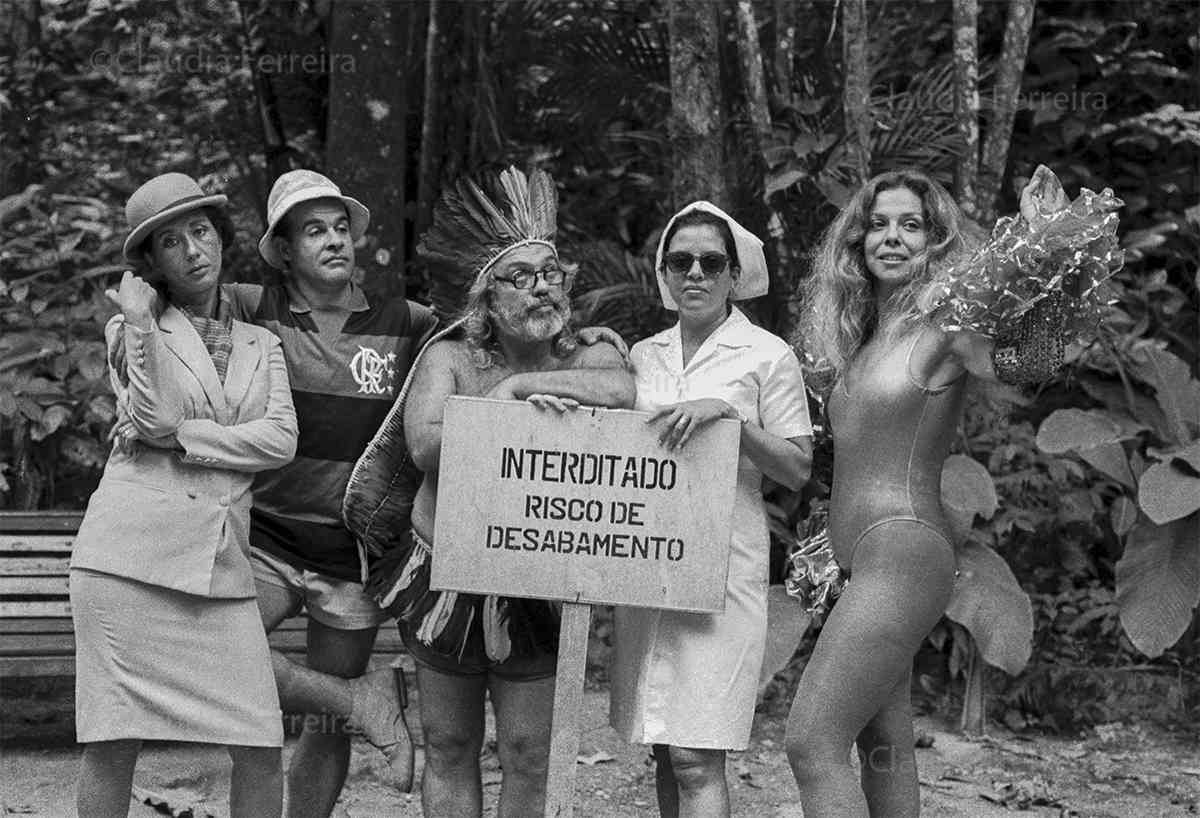 BRASILEIRAS E BRASILEIROS