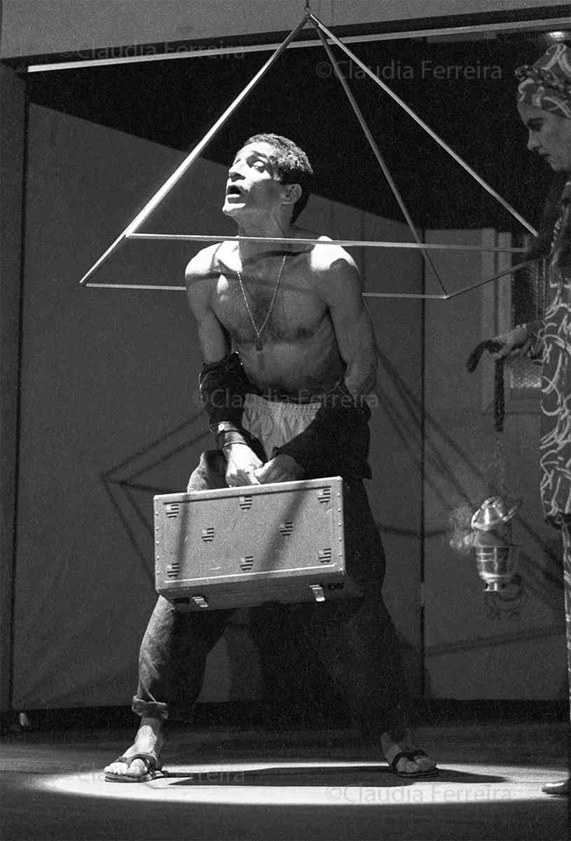 BRASILEIRAS E BRASILEIROS