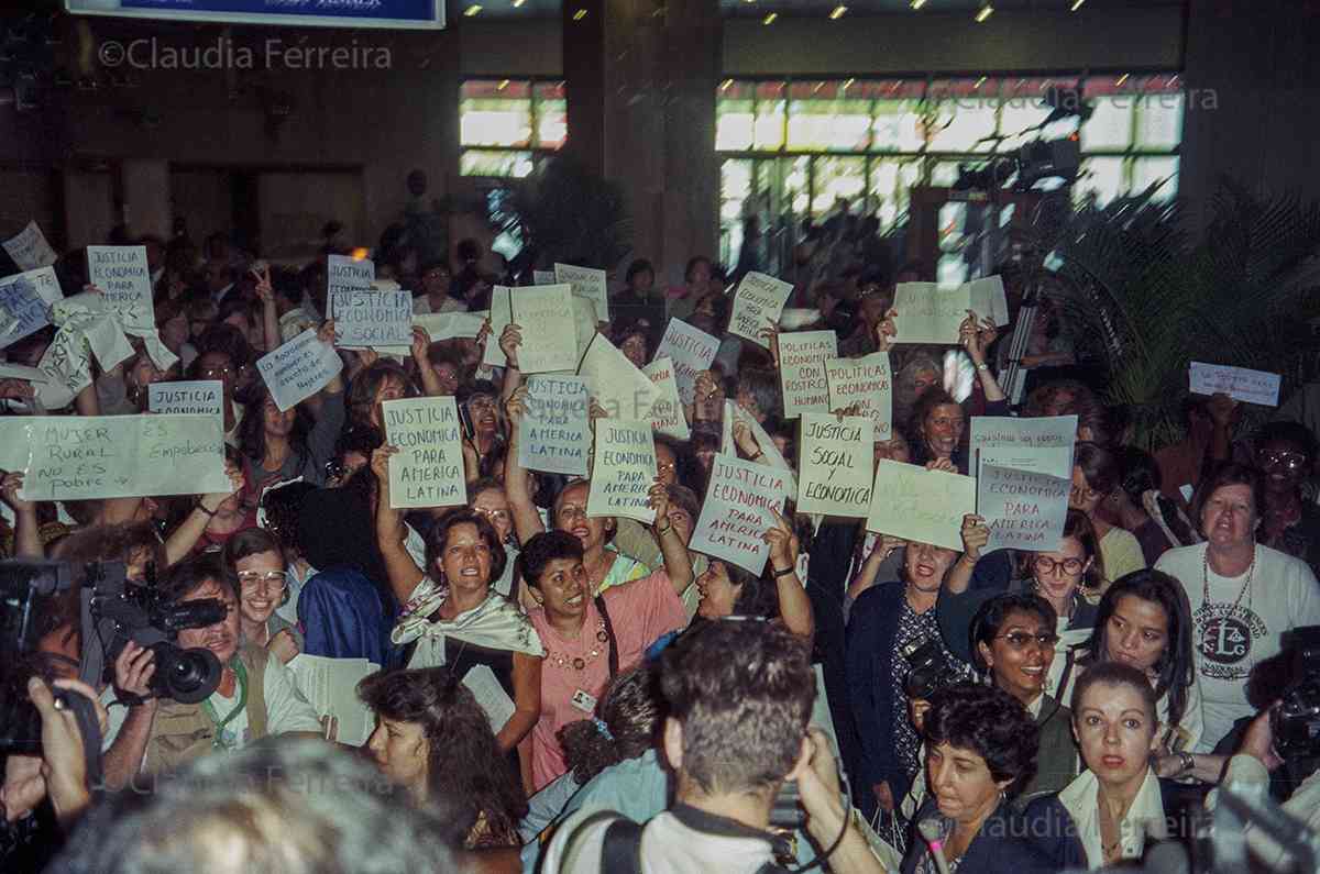 Manifestantes na Quarta Conferência Mundial sobre Mulheres Manifestantes na Quarta Conferência Mundial sobre Mulheres