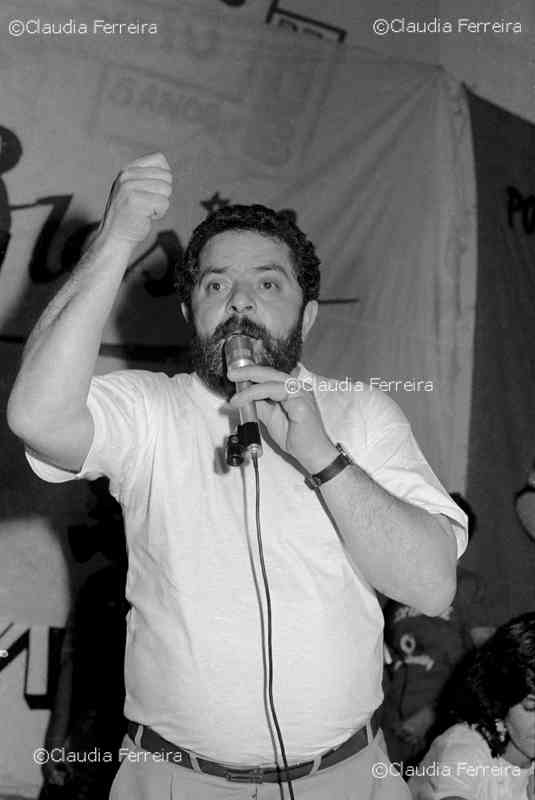 Campanha em apoio ao candidato à presidência Lula 